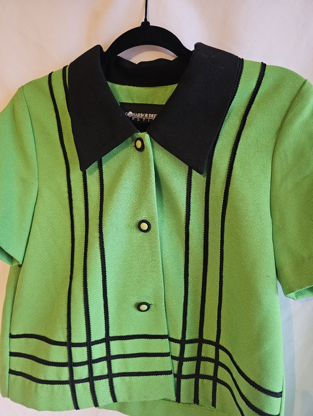 Vintage Green Short Sleeve Jacket with Black Trim 6P